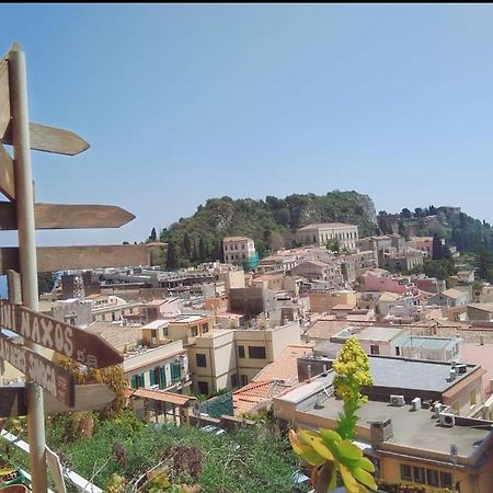 "Private Room" Stanza Privata With Private Bathroom - Shared Kitchen And Beautiful Terrace On Taormina Center Hostel Taormina Bagian luar foto