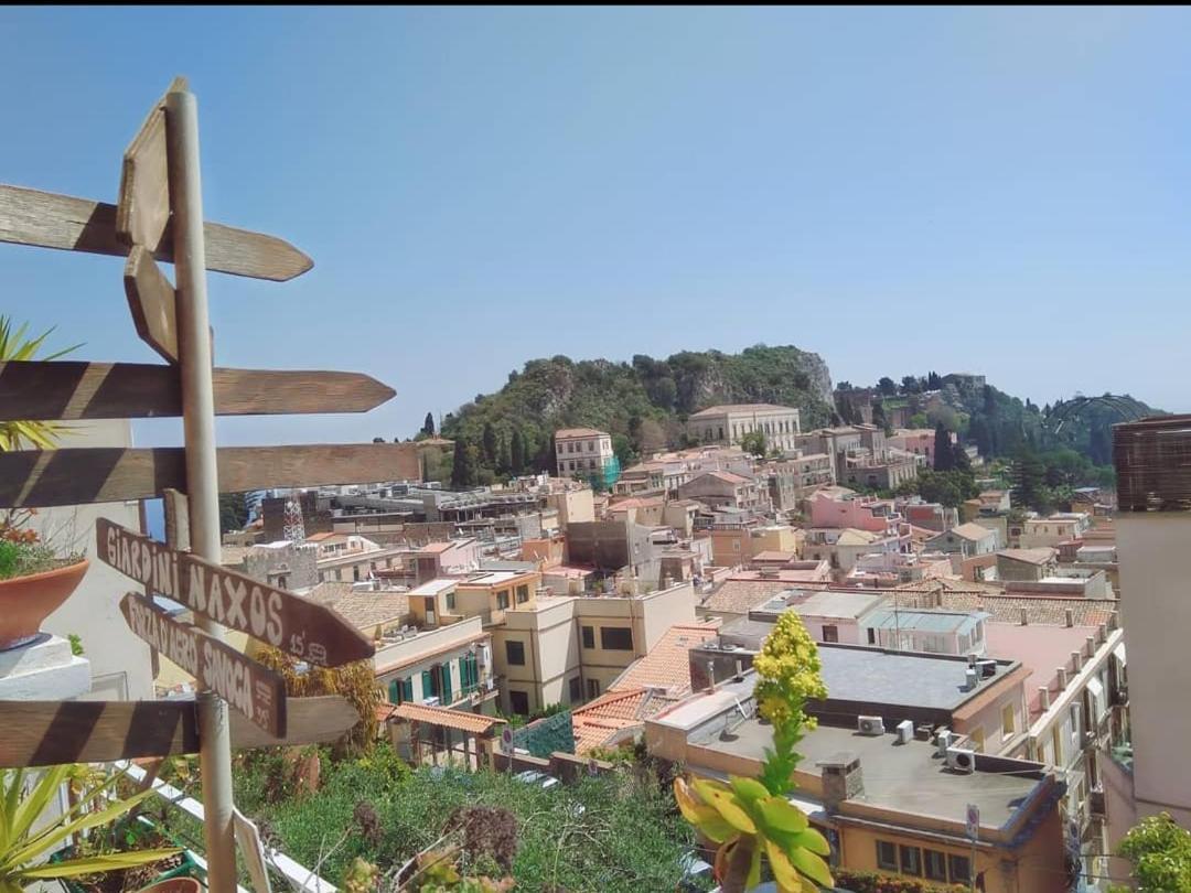 "Private Room" Stanza Privata With Private Bathroom - Shared Kitchen And Beautiful Terrace On Taormina Center Hostel Taormina Bagian luar foto