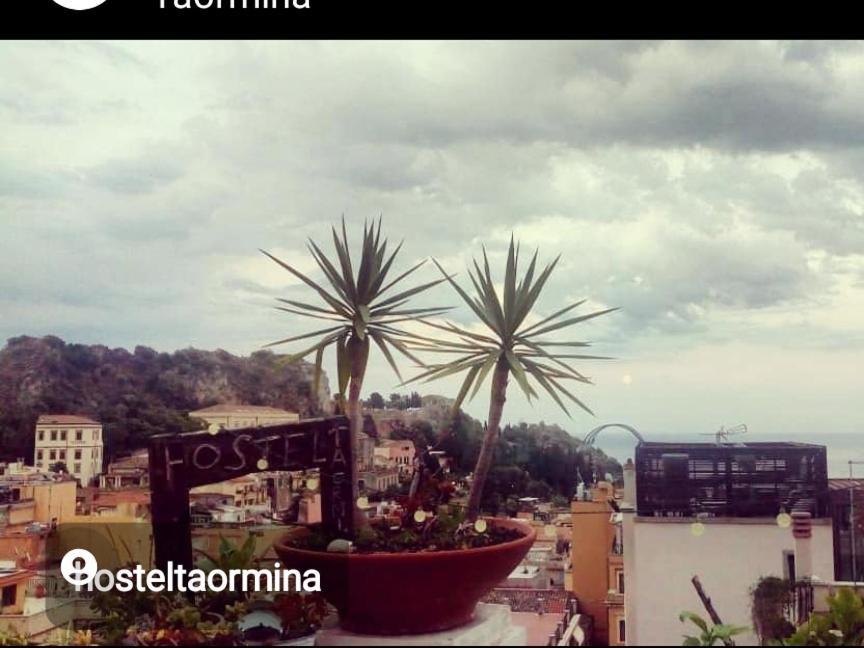 "Private Room" Stanza Privata With Private Bathroom - Shared Kitchen And Beautiful Terrace On Taormina Center Hostel Taormina Ruang foto